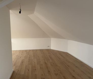 Neu sanierte Dachgeschosswohnung – modern & hochwertig renoviert - Photo 1