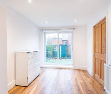 3 bedroom flat to rent - Photo 3