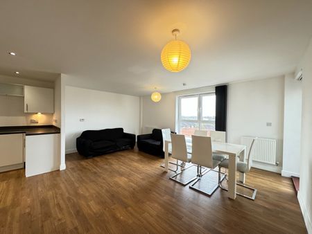 3 Bed Flat, Canterbury House, RM8 - Photo 3