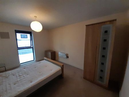 2 bedroom flat to rent - Photo 2