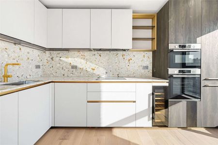 Brand new 2 bed apartment located in Nine Elms - Photo 5