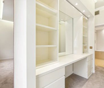 4 bedroom flat in Holland Park - Photo 1