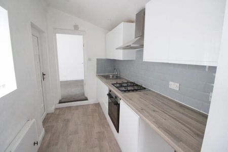 3 bedroom terraced house to rent - Photo 5