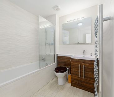 3 bedroom semi-detached house to rent - Photo 4