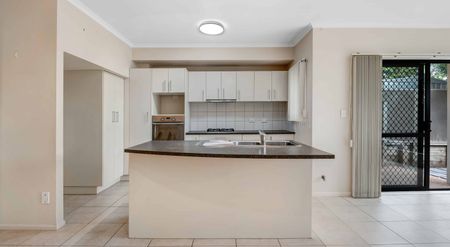 Lifestyle & Easy Living - Photo 3