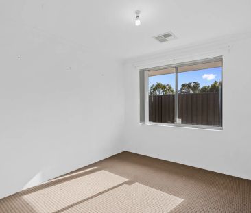 Stylish Family Living in a Sought-After Location - Photo 5