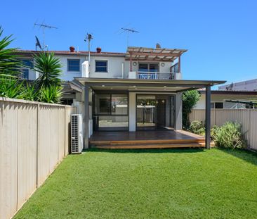 Stylish Entertainer's Duplex in a Lifestyle Location - Photo 2