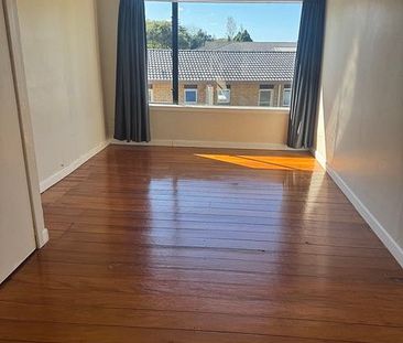 Charming 2 Bed Avondale Retreat with Garden - Photo 5