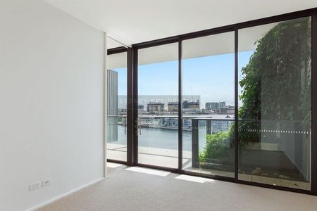 Luxurious waterfront apartment with a premium view to satisfy! - Photo 5