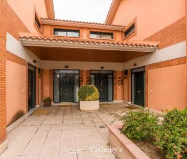 Alquiler de chalet pareado en Calle Julio Caro Baroja - Foto 2