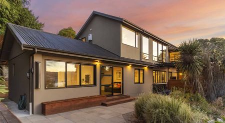 Stunning Executive Home with Harbour Views in Bush Clad Setting - Photo 4