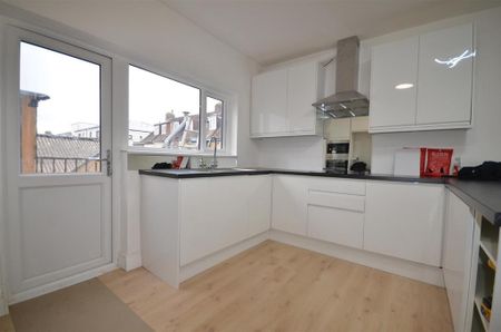 1 bedroom in a house share to rent - Photo 5