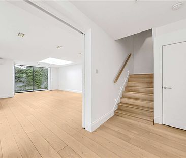 5 bedroom townhouse in the heart of St Johns Wood with off street parking - Photo 3