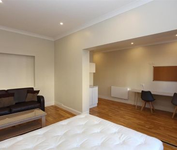 Studio to rent - Photo 3