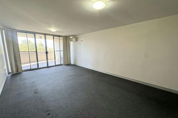 TWO BEDROOM APARTMENT IN THE HEART OF BANKSTOWN CBD - Photo 1