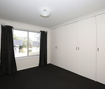 2/4 Rosebank Avenue, Strathmore VIC 3041 - Photo 3