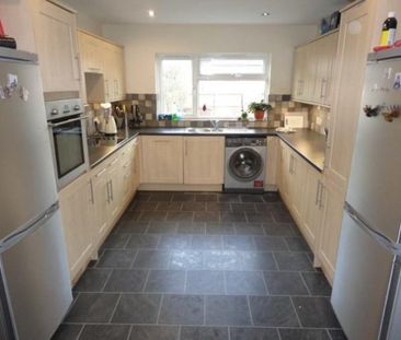 1 bedroom in a house share to rent - Photo 5