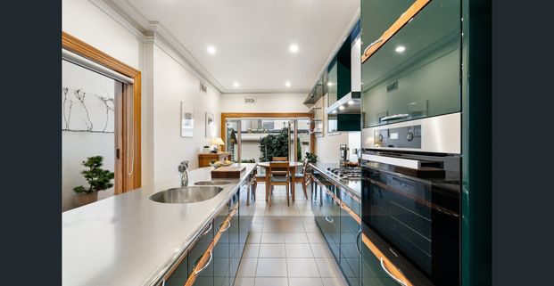 Timeless Emerald Hill Elegance - Photo 1