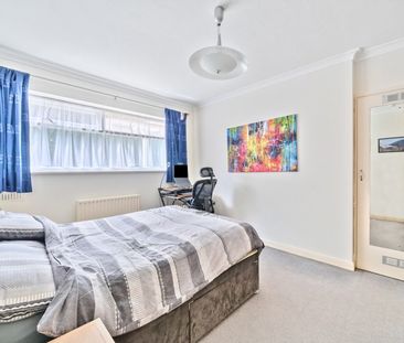 Devoke Way, Walton-On-Thames, Surrey, KT12 - Photo 2