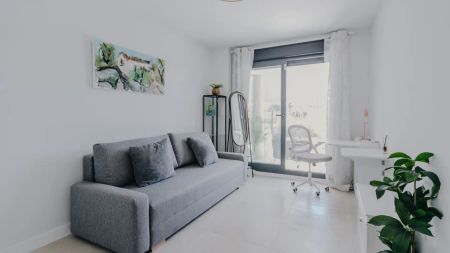 Piso de alquiler en Calle Archidona, 2, La Concha - Resina Golf - Photo 3