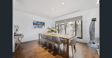 Contemporary Luxury With Unrivalled Skyline Views - Photo 2