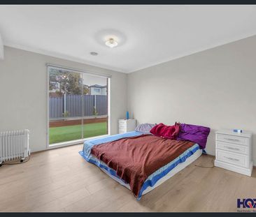 Spacious Five-Bedroom Home with Solar in Tarneit - Photo 6