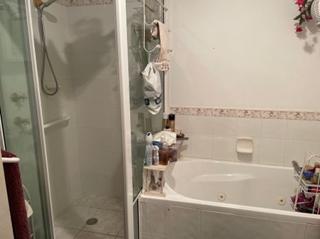 Hughes - Photo 5