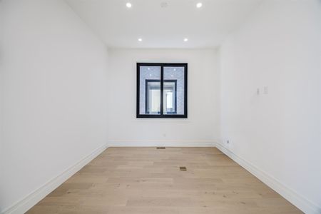 For Lease - 230 Townsgate Drive, Vaughan, Ontario - Photo 5