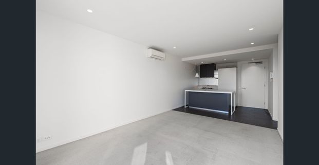 Light-filled Apartment with a City Outlook - Photo 1