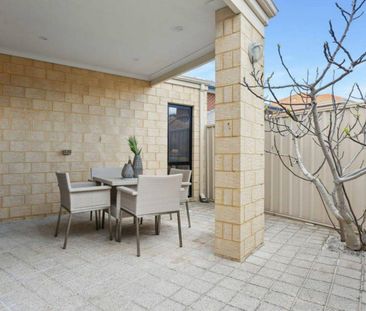 Stylish Rear Villa Offering Comfort and Convenience - Photo 6