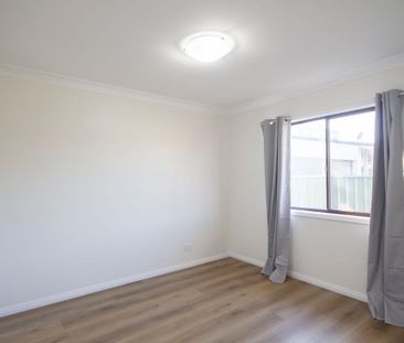 Living in the Heart of Long Jetty - Photo 2