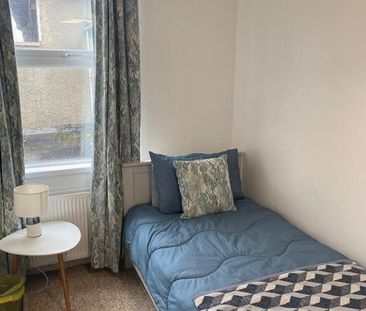 21 Eglinton Lane (STUDENT LET), Portrush, BT56 8DX - Photo 6