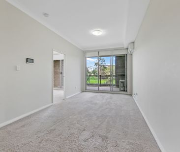 Beautiful Unit in Secure Complex! - Photo 2