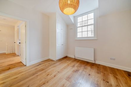 2 bedroom mews to rent - Photo 4