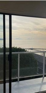 White Rock Ocean View Spacious 750sqft 1 Bedroom Corner Unit Apartment - Photo 4