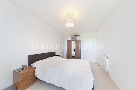 56 Bloemfontein Road, London - Photo 2
