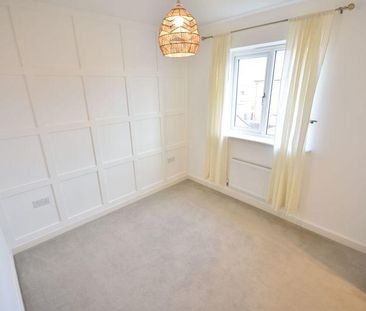 2 bedroom end of terrace house to rent - Photo 2