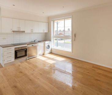 Refurbished 2 Bedroom Unit - Photo 5