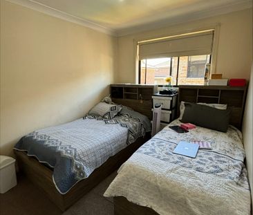 For Rent: Spacious Freestanding 3 Bedroom Townhouse with Lock-Up Ga... - Photo 6