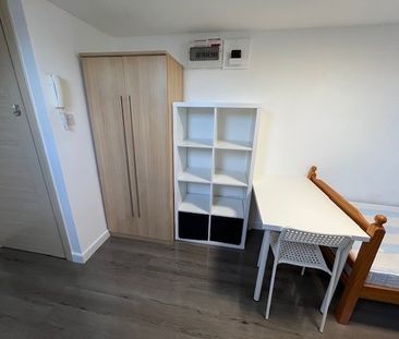 Studio Flat, Nether Street, N12 - Photo 1