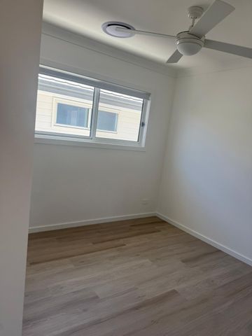 Newly Built Modern Home Offering Space, Comfort & Style - Photo 3