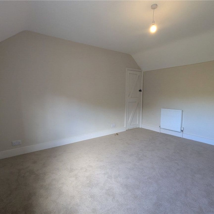 A lovely, newly refurbished 3 bed property in Cheriton offering 3 bedrooms, kitchen/dining area and living room. With good size garden and beautiful views. - Photo 1