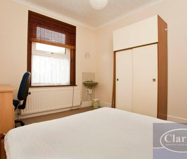 4 bedroom detached house to rent - Photo 3