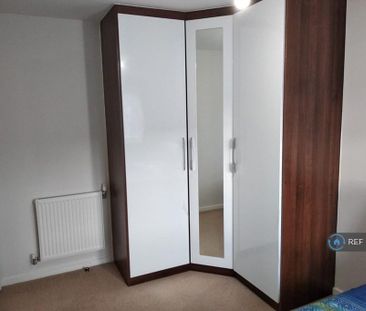 3 bedroom end of terrace house to rent - Photo 3