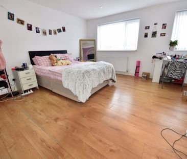 3 bedroom House in Willow Close, Leeds - Photo 6