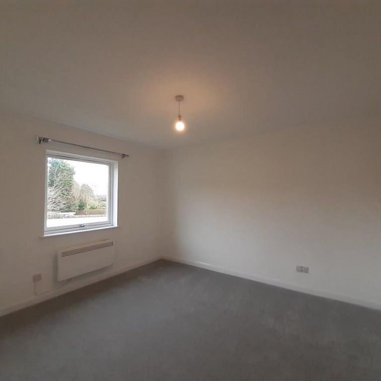 2 bed Flat To Let - Photo 1