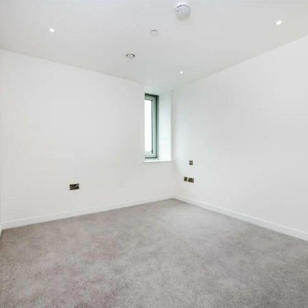 2 bedroom flat in 18 Buckhold Road - Photo 3