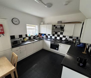 5 bedroom flat to rent - Photo 5