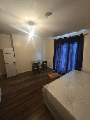 1 bedroom in a flat share to rent - Photo 1