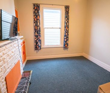 17 Crown Street, North East Valley - Photo 1